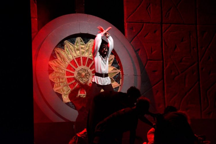 ''Notre Dame'ın Kamburu'' müzikali Bursa'da sahnelendi