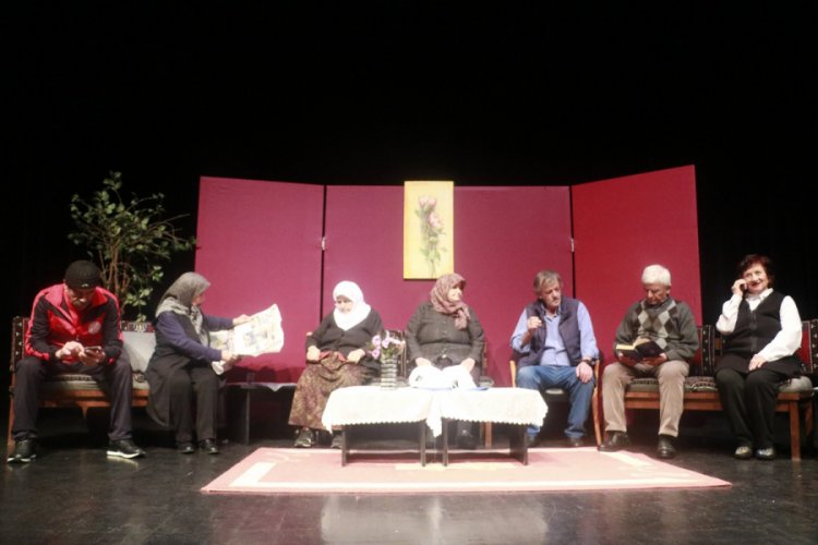 Bursa'da huzurevi sakinleri için sahneye çıktılar