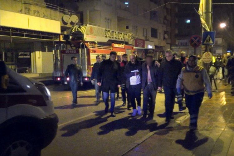 8. kattan atlamak isteyen adamı emniyet müdürü ikna etti
