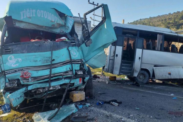 İşçi taşıyan servis aracı kaza yaptı: 4 ölü, 8 yaralı