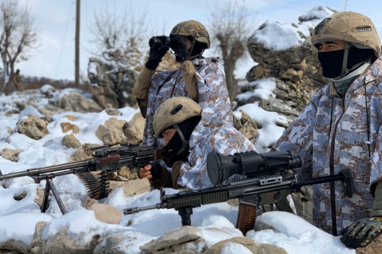 'Kapan-6 Zori''de 10 sığınak imha edildi