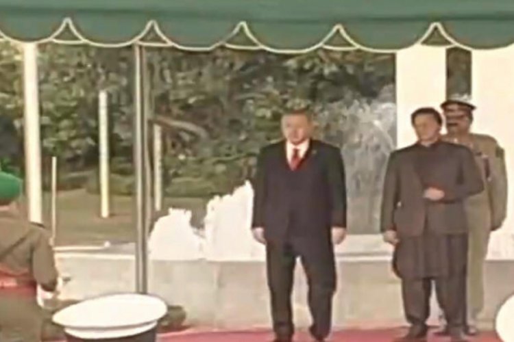 Cumhurbaşkanı Erdoğan'a Pakistan'da resmi törenle karşılama