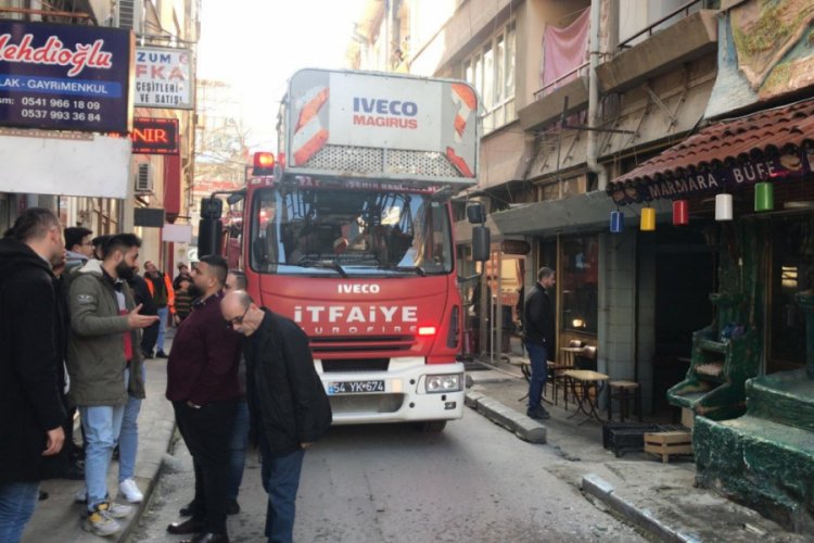 4'üncü katta çıkan yangın paniğe neden oldu