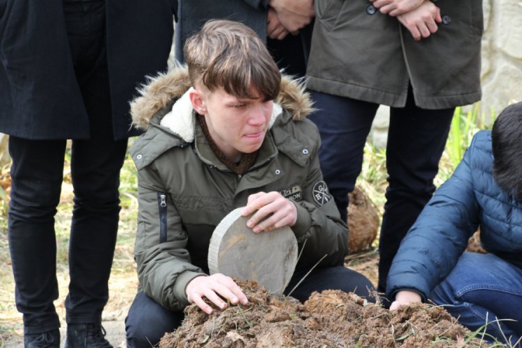 Asker uğurlama konvoyundaki kazada yaralanan Hüseyin, yaşama tutunamadı