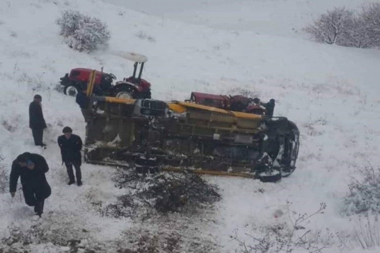 Elazığ'da minibüs devrildi: 8 yaralı