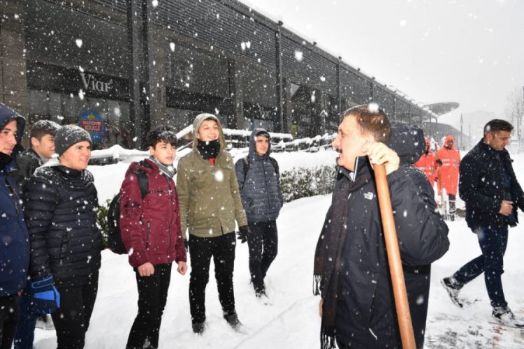 506 mahalle yolu kar nedeniyle ulaşıma kapandı