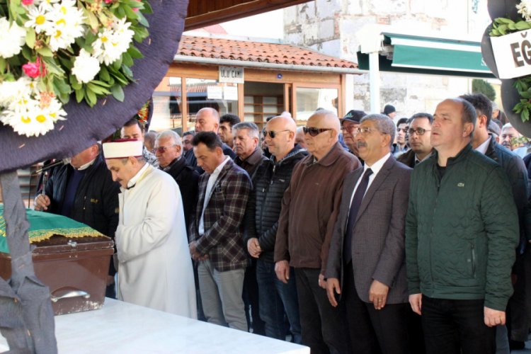 Çağan Irmak'ın annesi, son yolculuğuna uğurlandı