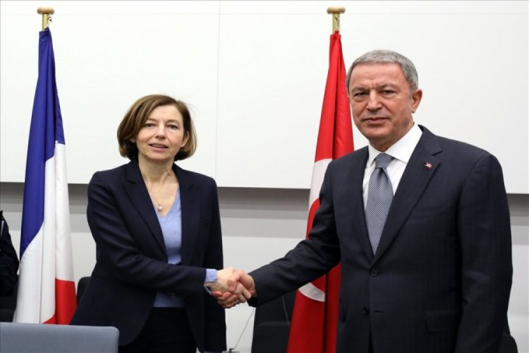 Bakan Akar, Fransız mevkidaşı Parly ile görüştü