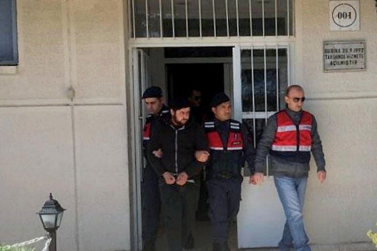 Yaşlı adama yapmadıklarını bırakmadılar!