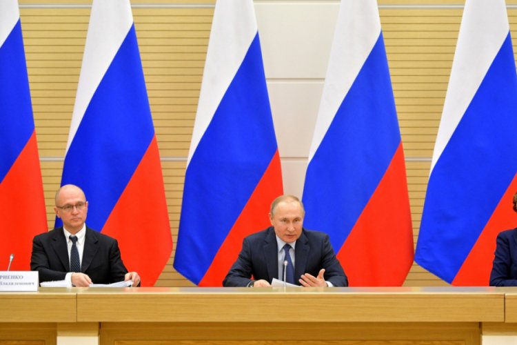 Vladimir Putin, yeni anayasa çalışma grubuyla toplantı yaptı