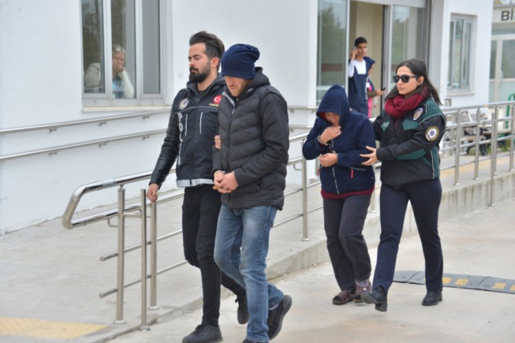 Anne ve oğlu 11 kilo esrarla yakalandı