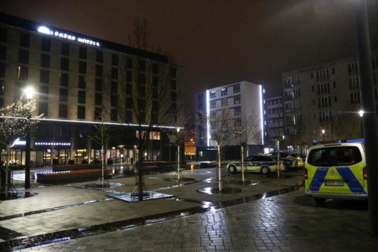 Almanya'da otele bomba ihbarı: 106 kişi tahliye edildi