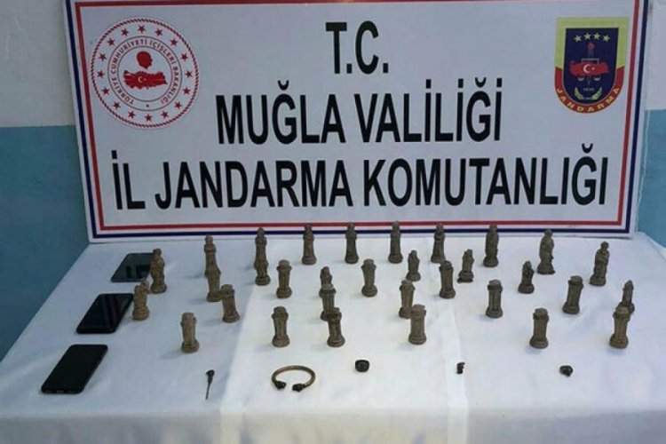 Antik Mısır Dönemi'ne ait 32 parça satranç takımı ile yakalandılar