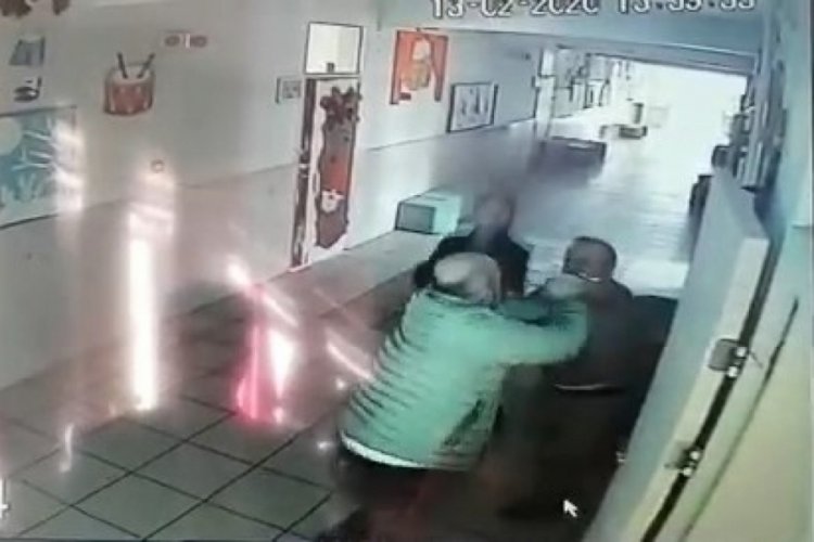 Bursa'da öğretmene darp saniye saniye kamerada