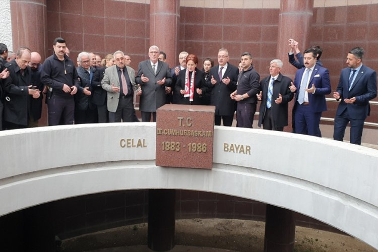 Akşener, Celal Bayar'ın Bursa'daki anıt mezarına ziyarette bulundu
