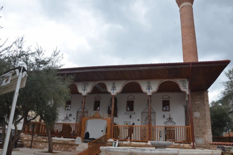 450 yıllık cami tekrar ibadete açıldı