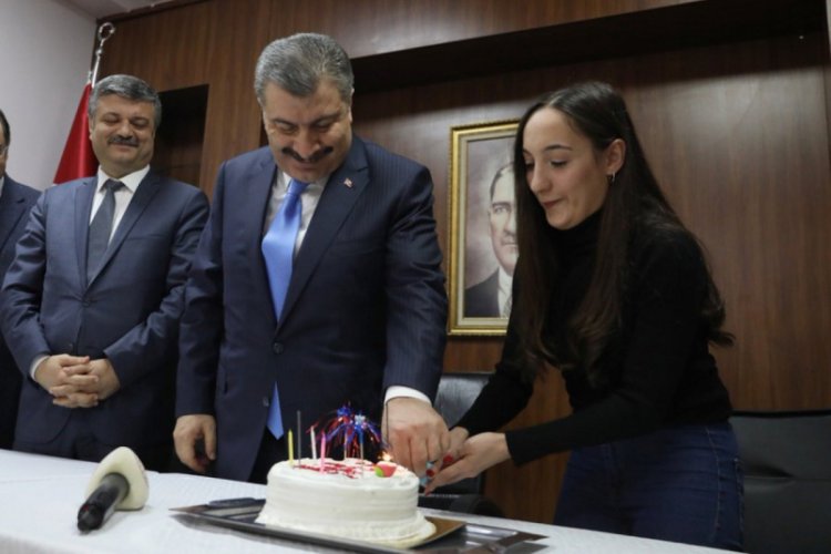 Karantinadan çıkan Şeyma'nın doğum gününü Bakan Koca kutladı