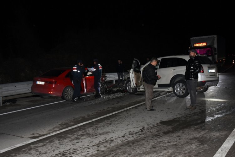 İki otomobilin çarpıştığı kazada 5 kişi yaralandı