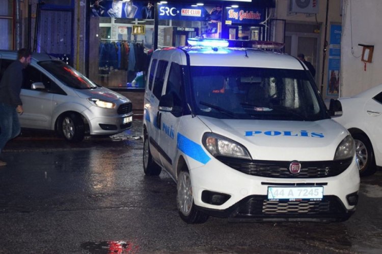 Esnafla müşteri arasında bıçaklı kavga