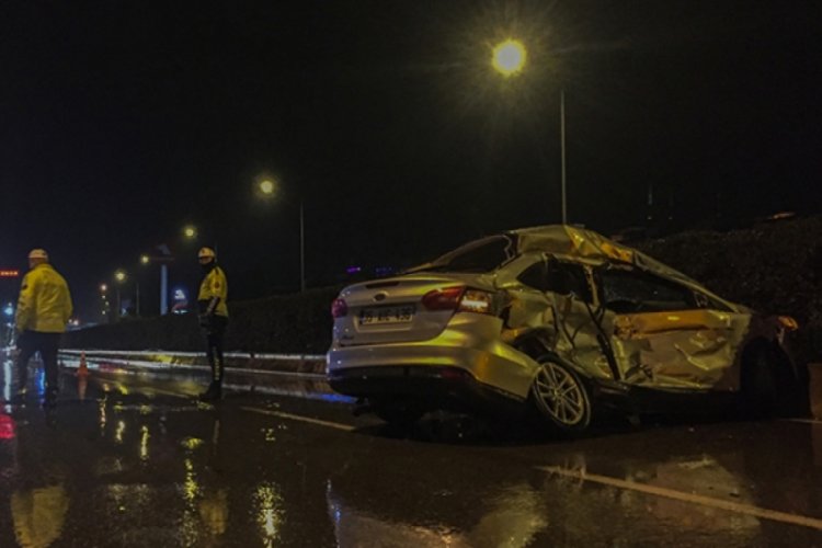 İzmir'de park halindeki araçlara çarparak takla atan otomobil sürücüsü öldü