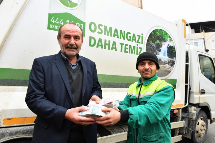 Bursa'da temizlik işçisi, yolda bulduğu 125 bin TL'yi sahibine teslim etti