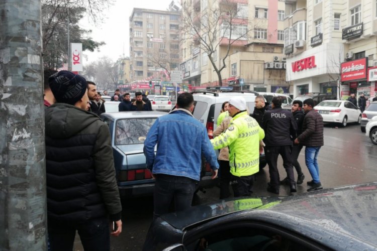 Kendisini uyaran garsona saldıran kadın gözaltına alındı