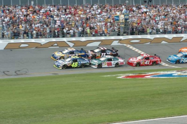 Trump Daytona 500 yarışlarının startını verdi