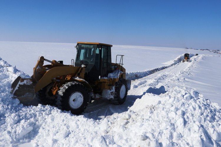 Ağrı'da 30 bin kilometre karlı yol ulaşıma açıldı