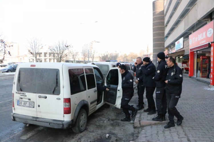 Bıçaklı kavgada 1 kişi yaralandı