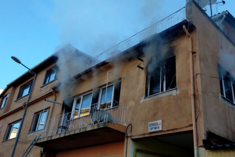 Edirne'de elektrikli battaniye evi yaktı