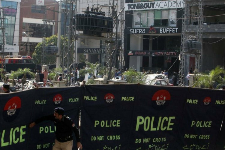 Pakistan'da bombalı intihar saldırısında 8 ölü, 21 yaralı var