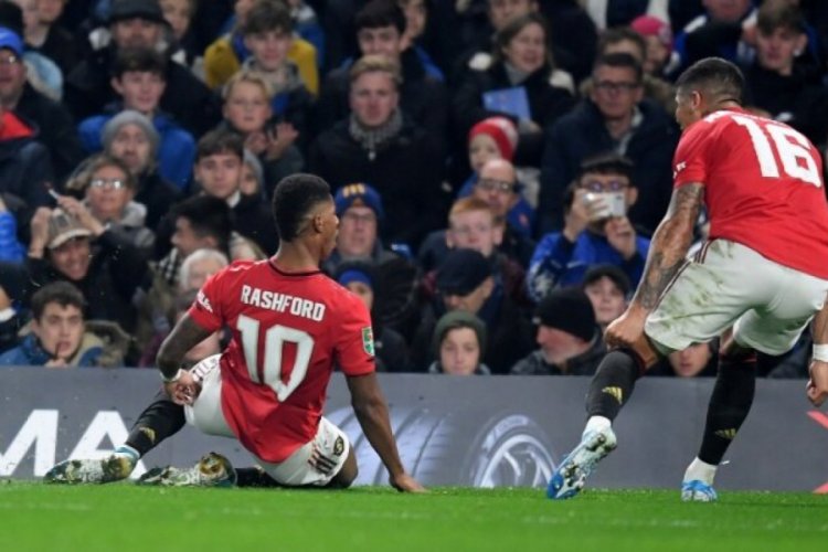 Manchester United, deplasmanda Chelsea'yi iki golle geçti