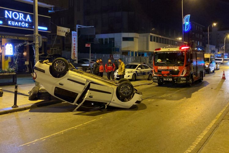 Maltepe'de otomobil takla attı: 2 yaralı