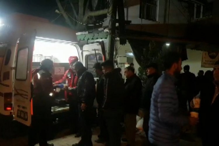Kızılay, Manisa'daki depremin ardından çorba dağıttı