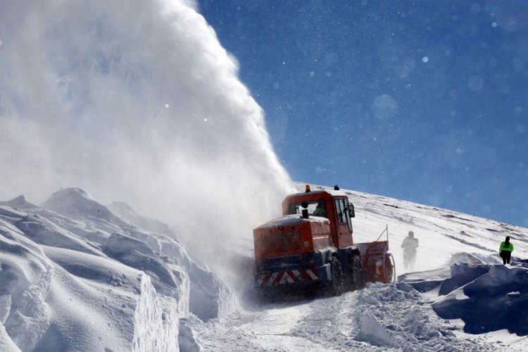 96 yerleşim yeri yolu ulaşıma kapalı