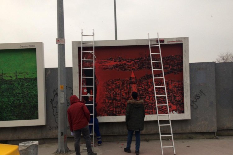 Panodaki figür polisi harekete geçirdi