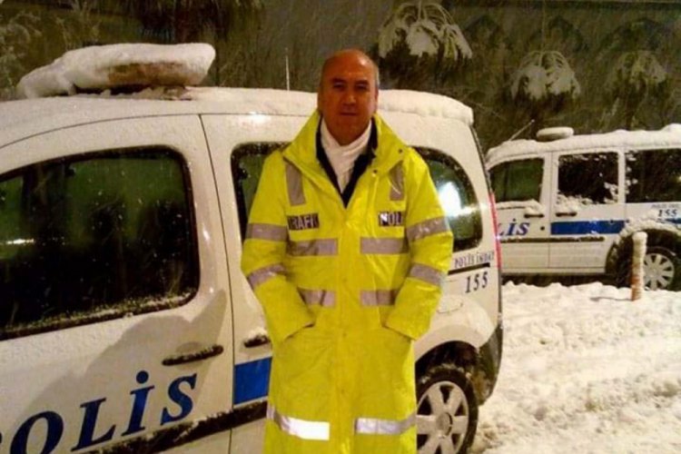 Otomobilin çarptığı polis, ağır yaralandı