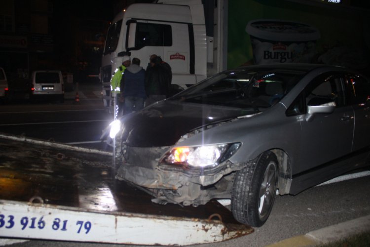Alkollü olan sürücü tıra arkadan çarptı