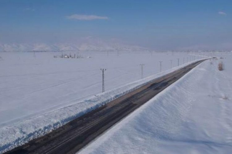 Şemdinli - Yüksekova yolu ulaşıma kapandı