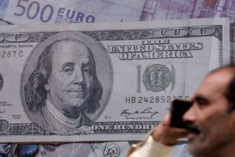 ''Türk devlet bankaları 800 milyon dolar sattı''