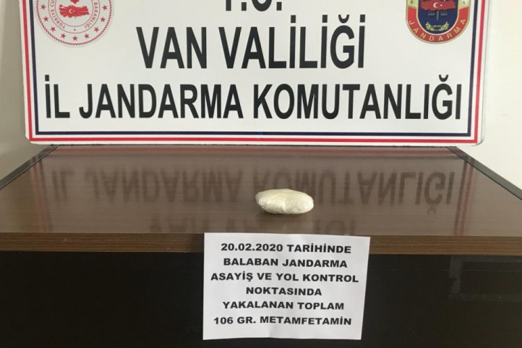Kadın yolcunun iç çamaşırından uyuşturucu çıktı