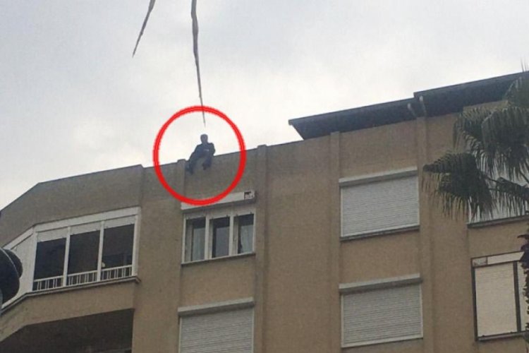 İhaleyi alamayınca intihar için çatıya çıktı