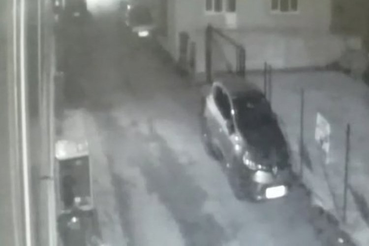 Bursa'da saniyeler içerisinde otomobil ve plaka çalan hırsızlar yakalandı