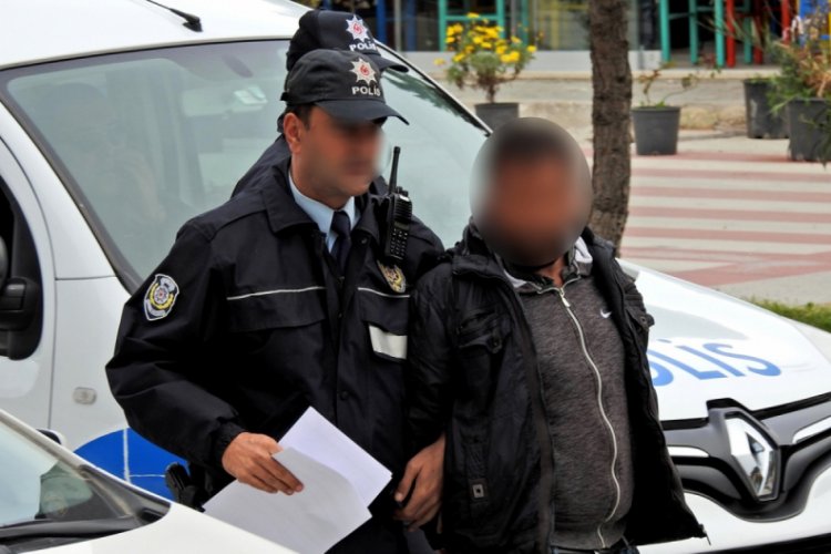 156 yıl 117 ay hapis cezası bulunan cezaevi firarisi Çeşme'de yakalandı