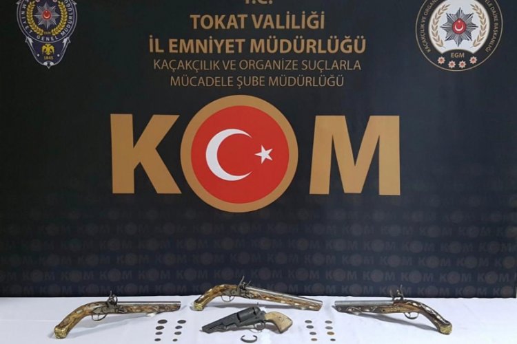 Tokat'ta 1850'li yıllardan kalma 4 tabanca ele geçirildi