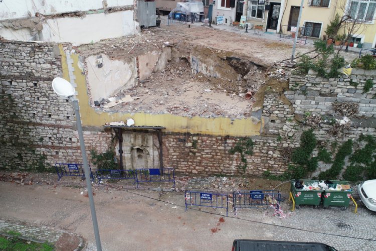 Tarih üzerine inşa edilen otel ve pansiyonun yıkımı tamamlandı