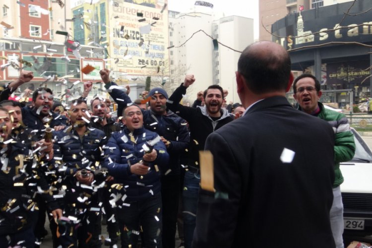 Bursa'da mutlu sona ulaşan işçilerden sendika başkanına teşekkür