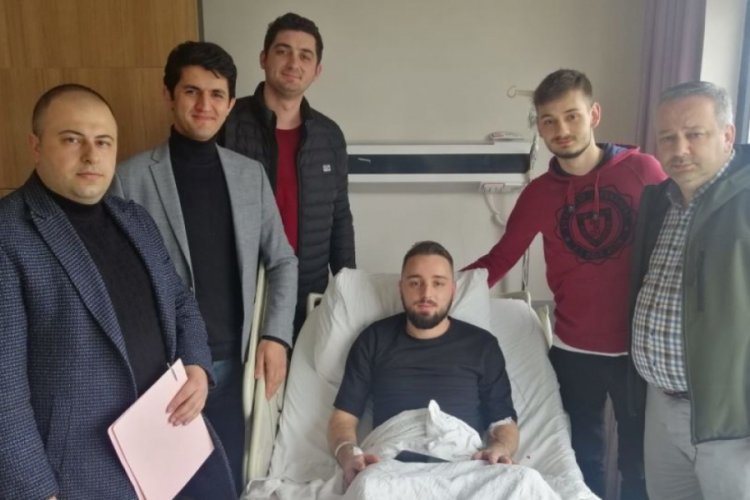 Tedavi gören gencin iş mülakatı hastanede yapıldı
