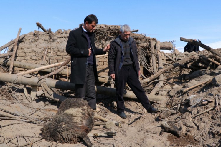 Depremde baba ve oğlu aynı evde hayatlarını kaybetti