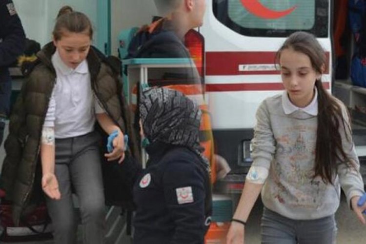 4 öğrenci yedikleri pastadan zehirlendi